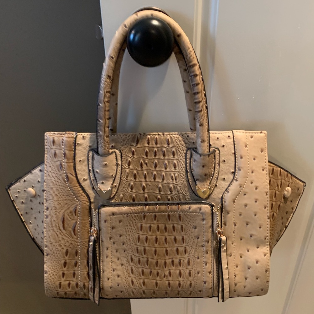 Like new! Crocodile, tan satchel 👜